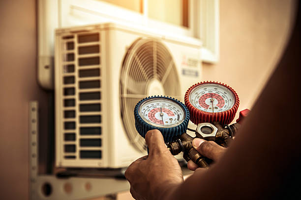 Professional Hvac technician working in Hindsville, AR